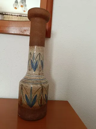 Botijo de cerámica con diseño floral