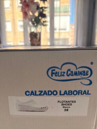 Zapatos de trabajo Blancos Nuevos 38