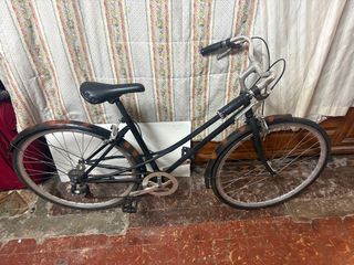 Bicicleta de paseo negra