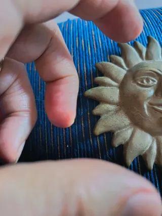 Bassorilievo Sole in Ottone