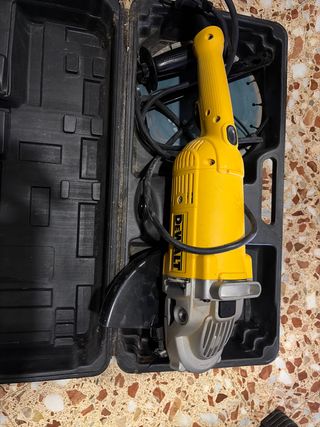 Amoladora Dewalt sin usar con un disco
