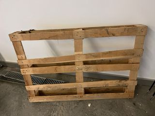Palet de madera 2 unidades. Precio total 7€