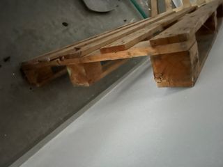 Palet de madera 2 unidades. Precio total 7€