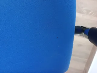 Silla de escritorio azul y negra