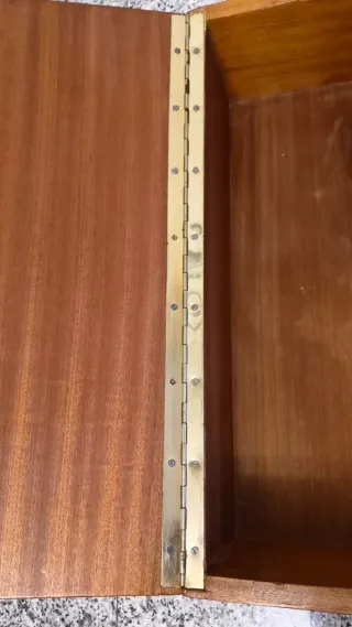 Cajón de madera con pomo