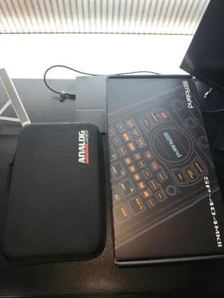 Roland SP404MK2 con funda de transporte