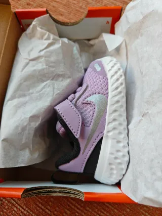 Zapatillas Nike Revolution 5 Bebé Moradas NUEVAS