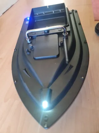 Barco cebador para pesca