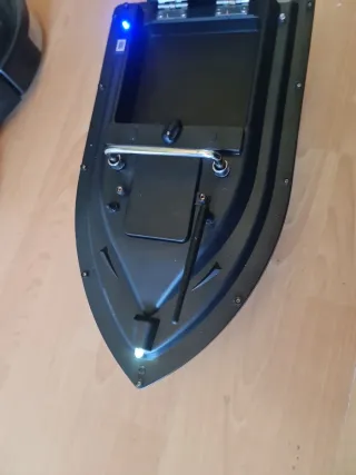 Barco cebador para pesca