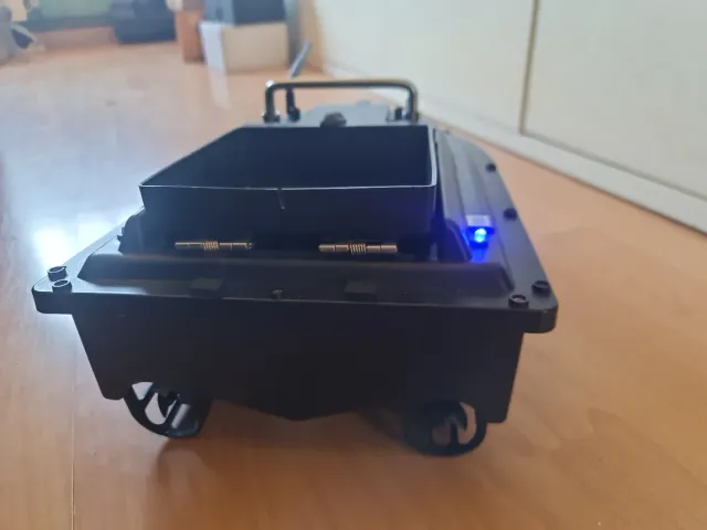 Barco cebador para pesca