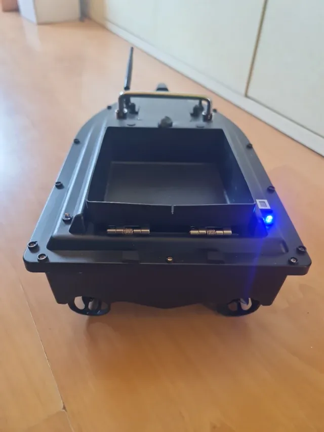 Barco cebador para pesca