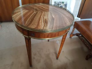 Mesa Luis XVI para restaurar