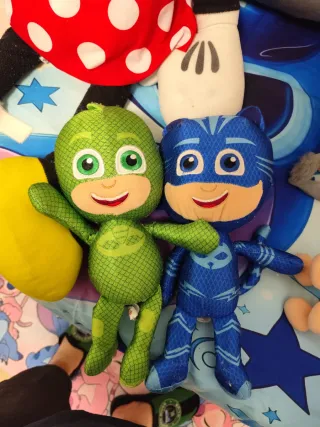 Lote Peluches Mickey, Minnie, Mario, Caillou