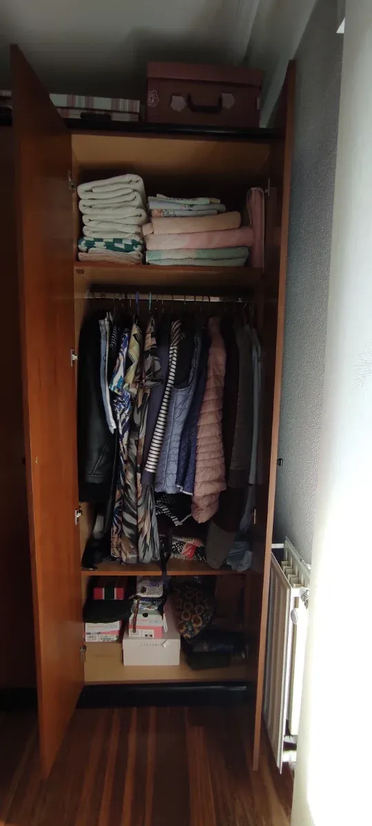 Armario madera y espejos + Mesillas cajoneras