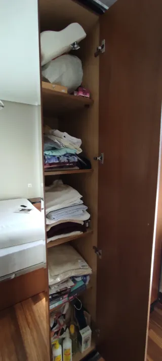 Armario madera y espejos + Mesillas cajoneras