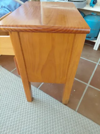 Mesitas de noche de pino