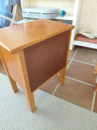 Mesitas de noche de pino