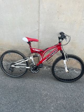Bicicleta infantil roja