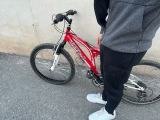 Bicicleta infantil roja