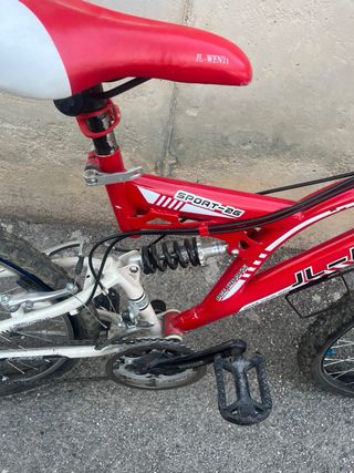 Bicicleta infantil roja