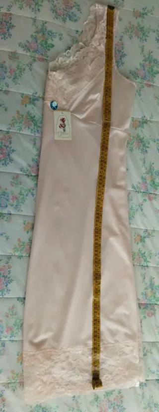 Camisón de seda con encaje