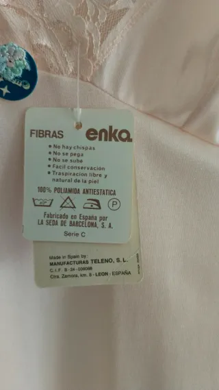 Camisón de seda con encaje