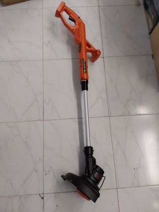 BLACK+DECKER Cortabordes 18V, Ancho de Corte 25cm, Sistema Reflex, Cabezal Giratorio Flip-to Edge, Mango Telescópico, Incluye Bo
