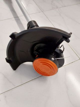 BLACK+DECKER Cortabordes 18V, Ancho de Corte 25cm, Sistema Reflex, Cabezal Giratorio Flip-to Edge, Mango Telescópico, Incluye Bo