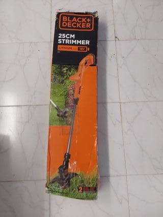 BLACK+DECKER Cortabordes 18V, Ancho de Corte 25cm, Sistema Reflex, Cabezal Giratorio Flip-to Edge, Mango Telescópico, Incluye Bo