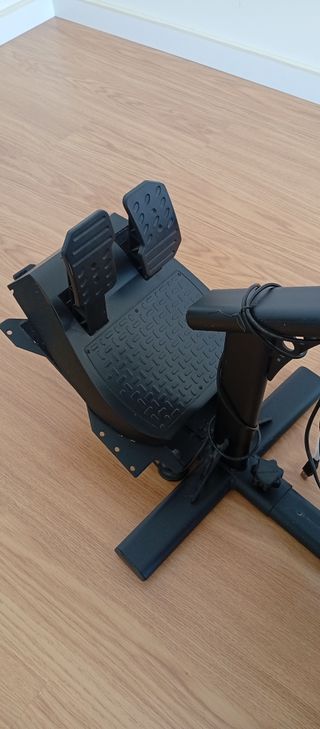 SIMULADOR PLAYSEAT Y VOLANTE LOGITECH PARA PS Y PC