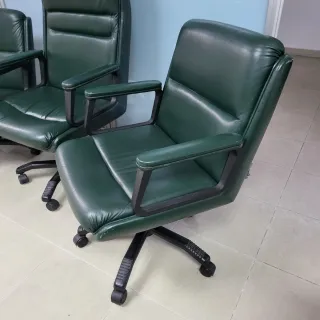 Sillas giratorias de escritorio de cuero verde