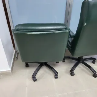 Sillas giratorias de escritorio de cuero verde