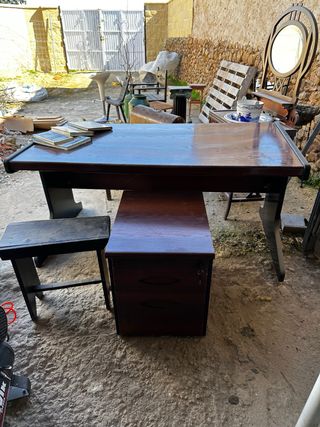 Mesa de despacho con cajonera y llaves