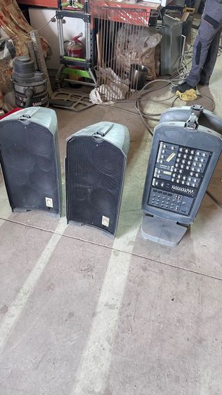 Equipo de sonido gris