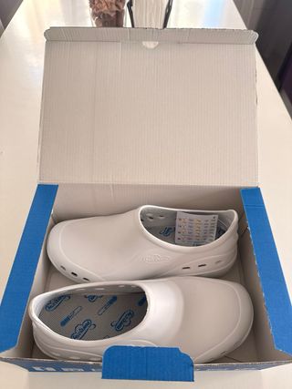 Zapatos de trabajo Blancos Nuevos 40