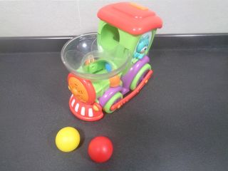 Tren de juguete infantil con bolas