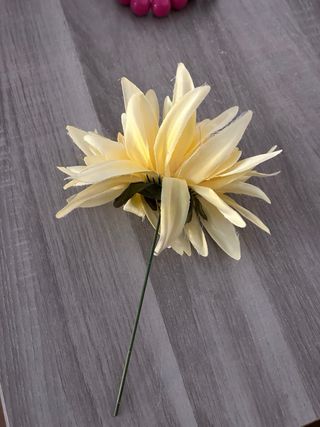 Flor flamenca naranja y amarilla