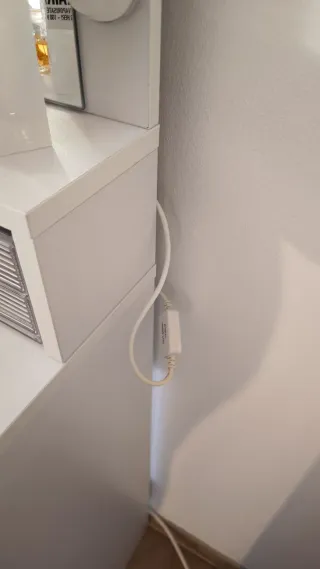 Tocador blanco con espejo y luces