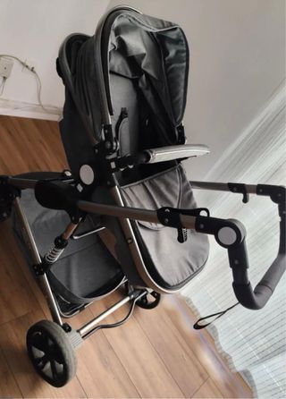 Carrito de bebé gris