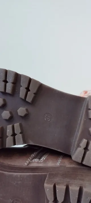 Botas de mujer marrones con hebilla