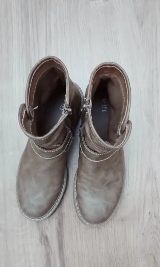 Botas de mujer marrones con hebilla