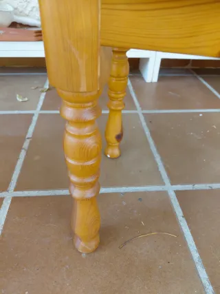 Mesita de noche de madera