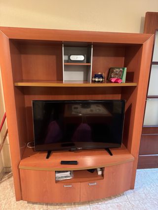 Mueble TV madera y plástico