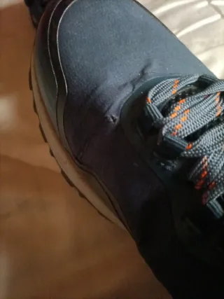 Deportivas Paredes Azul y Naranja