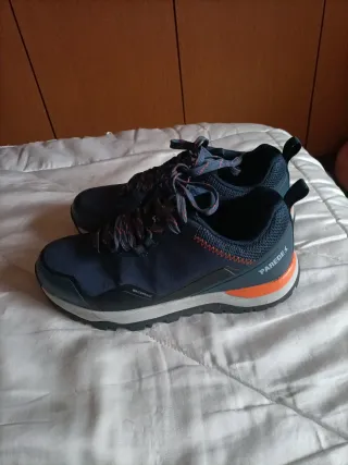 Deportivas Paredes Azul y Naranja