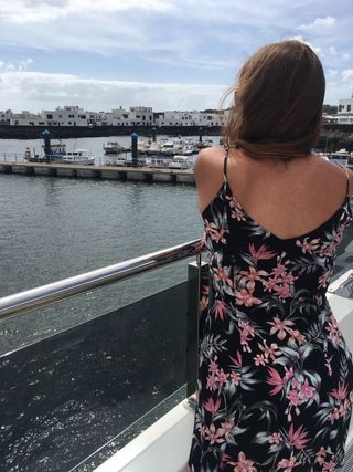 Vestido H&M negro flores rosa T.M