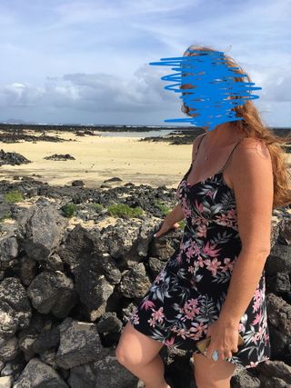 Vestido H&M negro flores rosa T.M