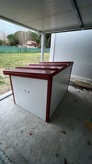 Caseta de perro de madera