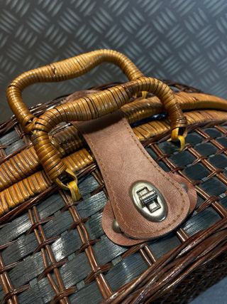 Cesta de picnic vintage de mimbre