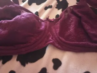 Sujetador morado 95D sin aro encaje